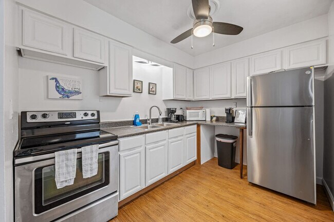 Building Photo - 141 California Ave