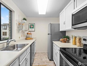 Building Photo - 610 Aloha St