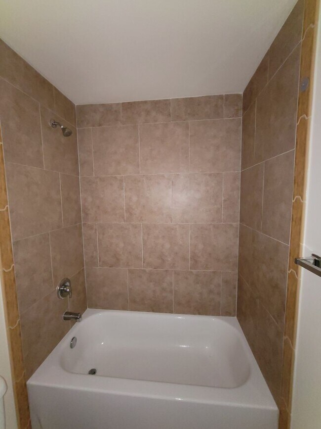 Building Photo - Duplex for rent