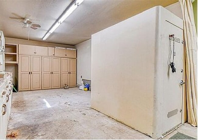 Building Photo - Gated Community! No Lawn Care!! Beautiful ...