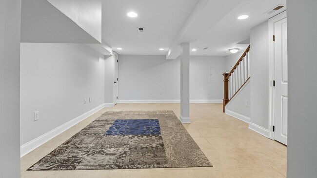 Building Photo - 1654 Gales St NE