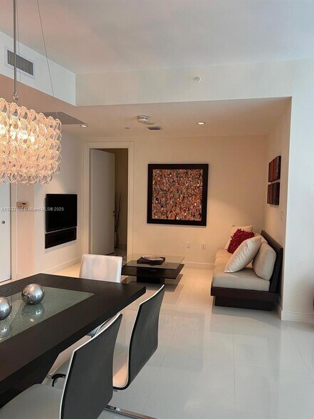 Building Photo - 200 Biscayne Boulevard Way