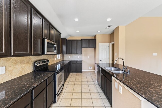 Building Photo - 417 Hackberry Dr