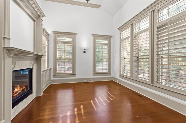 Building Photo - 390 Hembree Rd