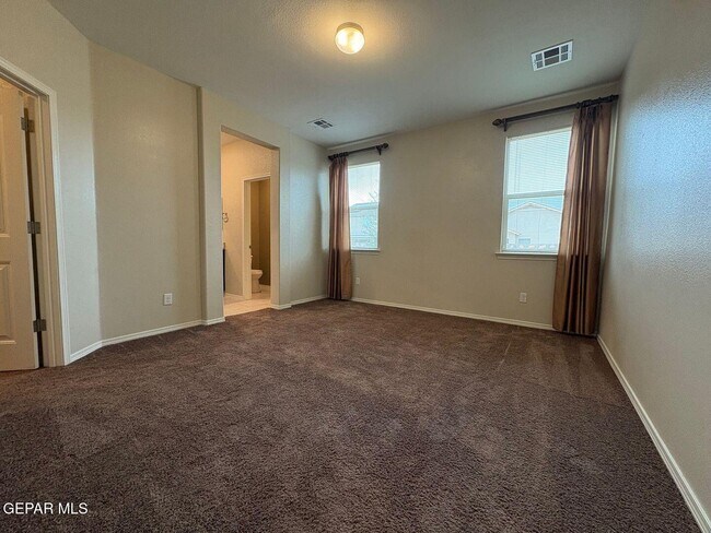 Building Photo - 11470 Park Ln