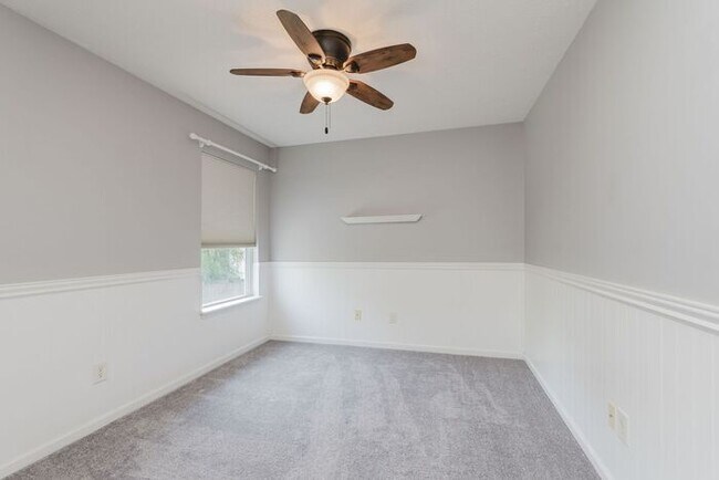 Building Photo - Stunning 4-Bed, 3.5-Bath Home in Sought-Af...