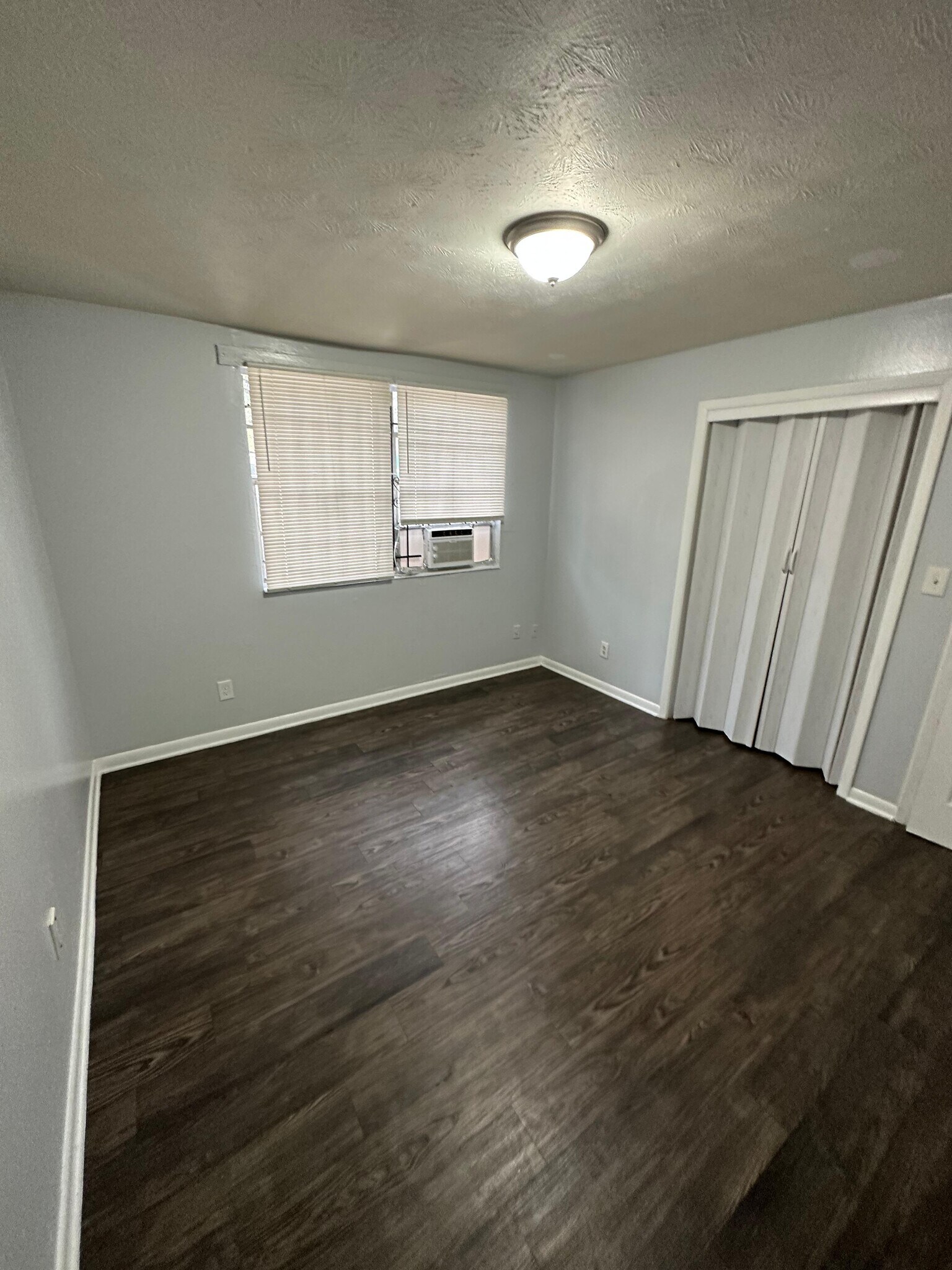 Building Photo - 1625 W 26th St