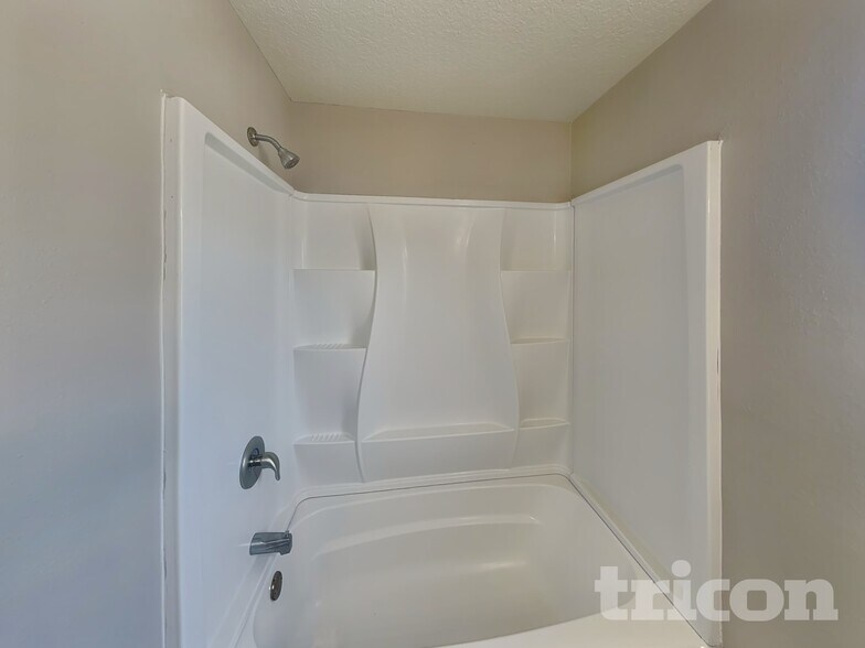 Building Photo - 3390 Shalimar Cir