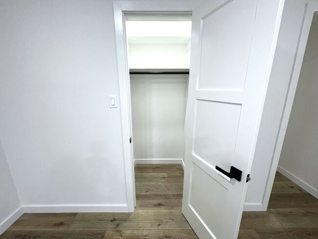 Building Photo - 4024-28 Lincoln