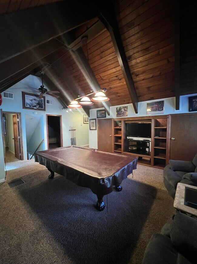 Building Photo - 933 Edgewood Cir