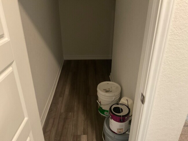 Building Photo - New beautiful 3/2.5 home with Office