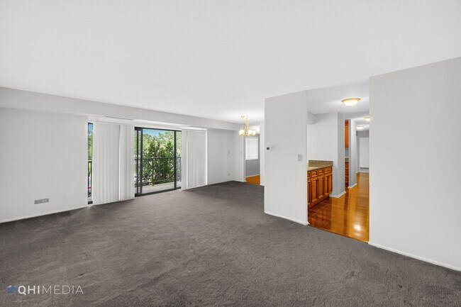Building Photo - 111 S Baybrook Dr