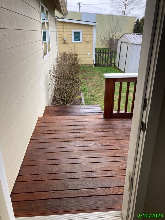 Building Photo - 1020 NE 12th St