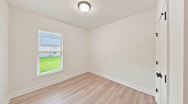 Building Photo - 7211 Kenilworth Crossing Ave