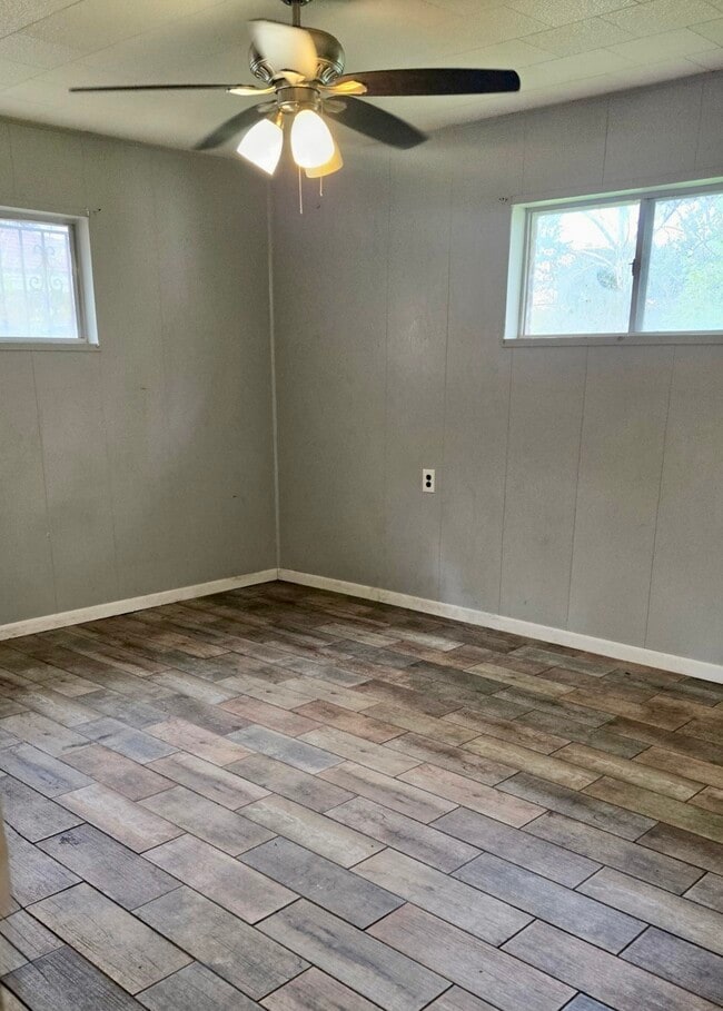 Building Photo - 860 Bingman Dr