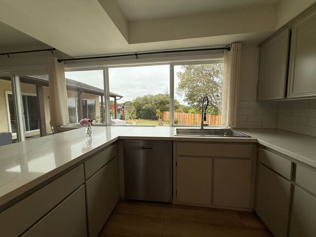 Building Photo - Coming availble soon!!! Tranquil Oak Hills...