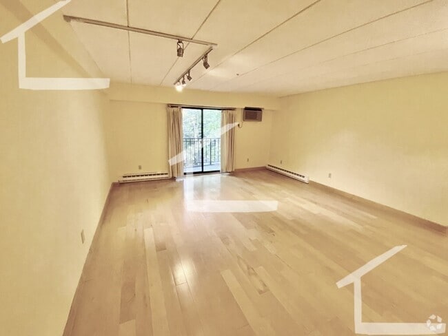Building Photo - 135 Pleasant St