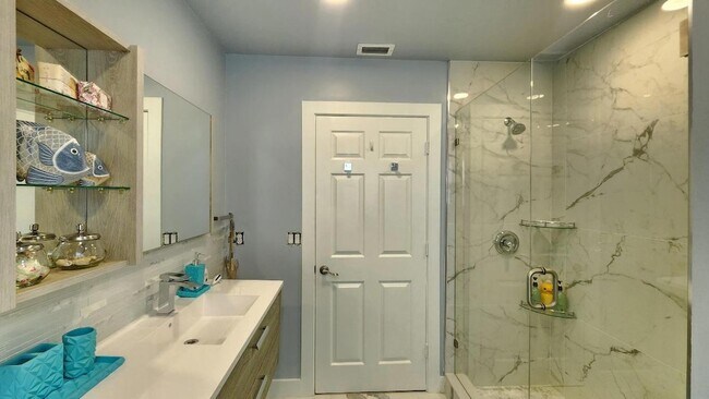 Building Photo - 1851 Corsica Dr