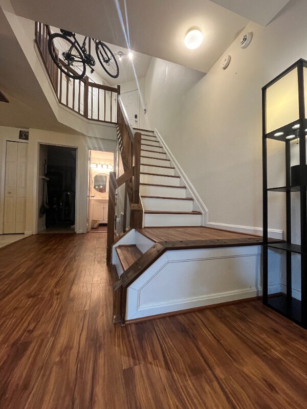 Building Photo - 8 Deer Run Ct