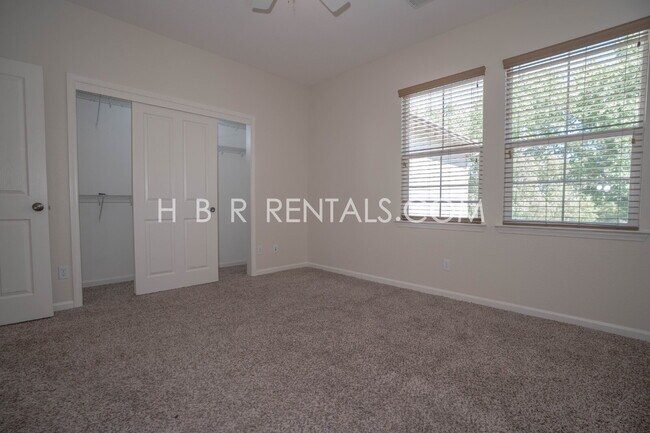 Building Photo - 521 S Altura Ct