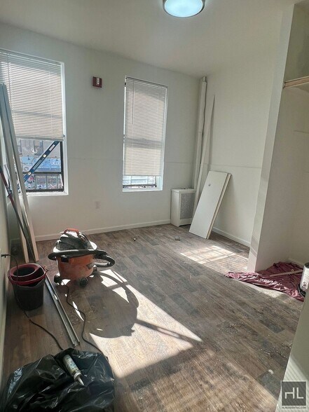 Building Photo - 3BR 1BA Sunny & Renovated w/ Shared Backyard In Flatbush