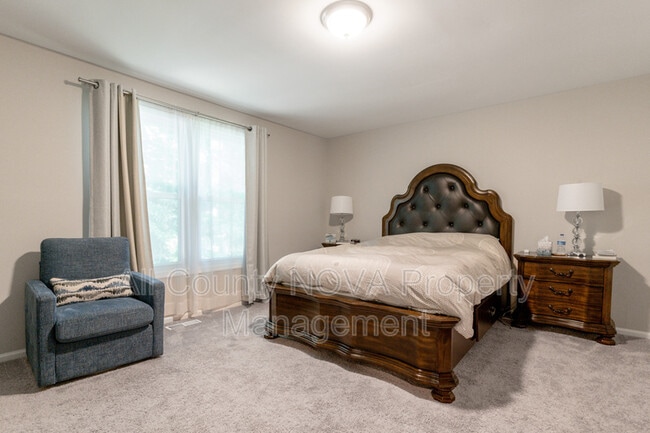 Building Photo - 12112 Amblewood Dr