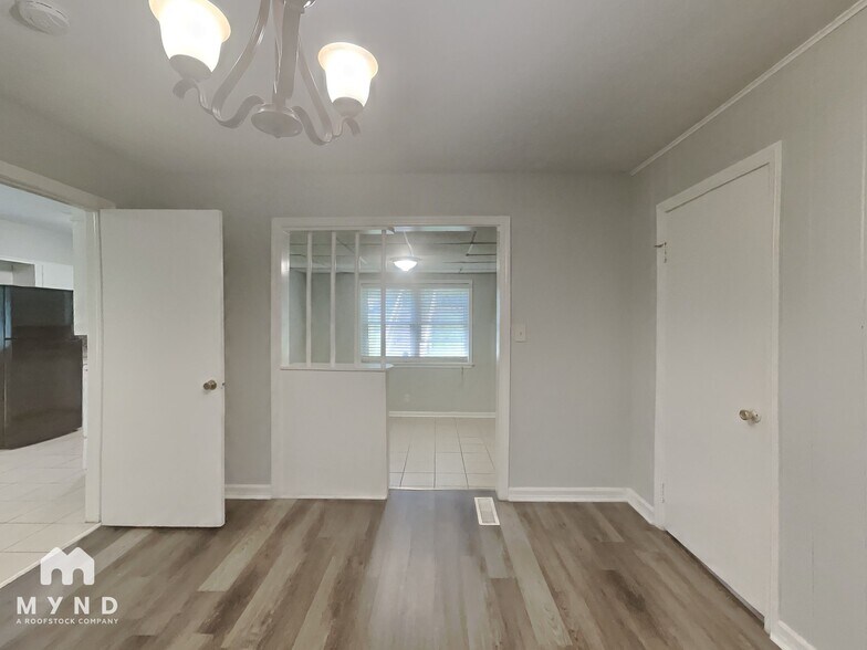Building Photo - 510 9th Ave