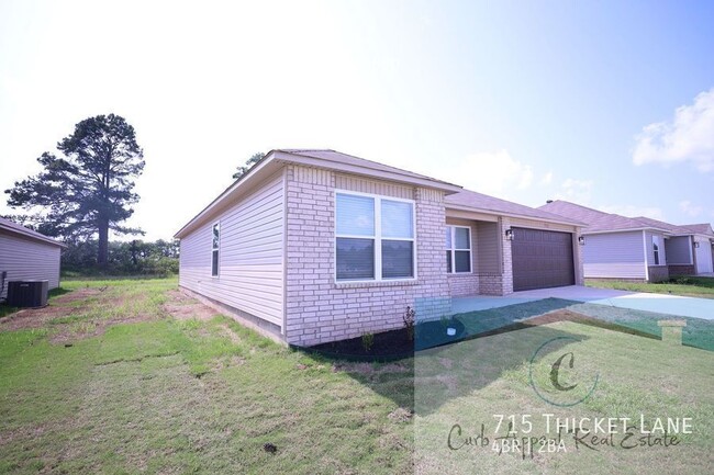 Building Photo - 715 Thicket Ln