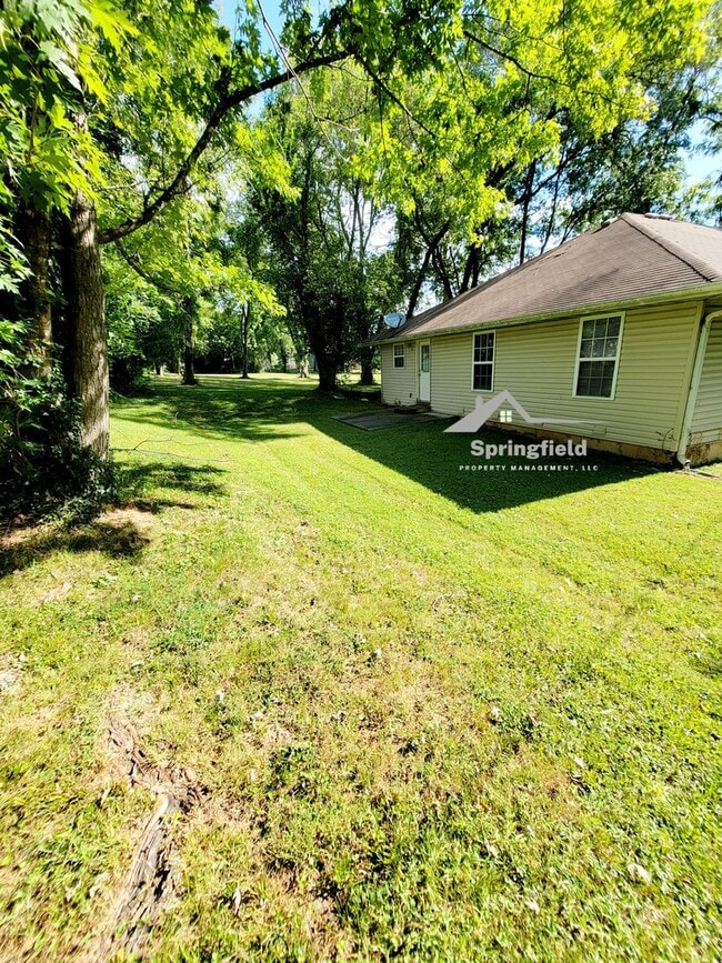 Building Photo - Sequiota Area  South East Springfield