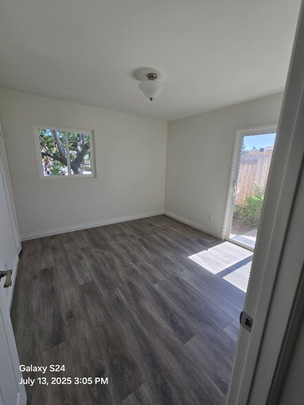 Building Photo - 9310 Manor Dr