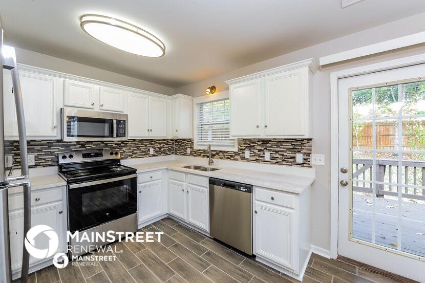 Building Photo - 2295 Lark St