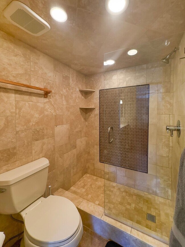 Building Photo - Move In Special! Furnished! Updated 3bed/3bath! 1 car garage! Heat included! Flexible lease terms!