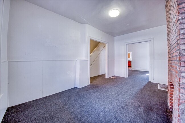 Building Photo - 354 Ophelia St