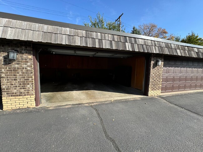 Building Photo - Cliffwood Apartments II