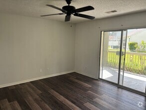 Building Photo - 2 Bedroom 2 bath on bottom floor at Myrtle...