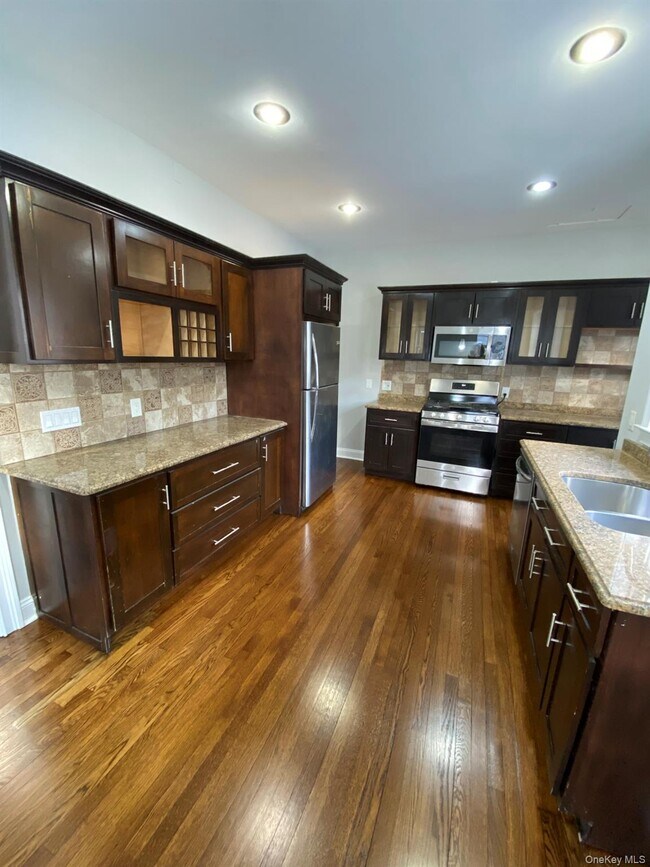 Building Photo - 321 Hayward Ave