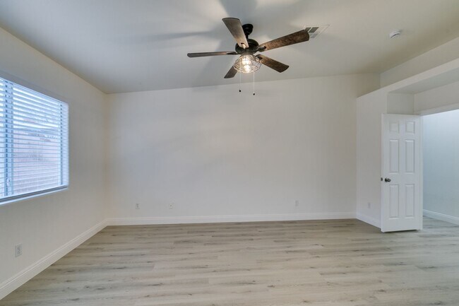 Building Photo - 437 Palegold St