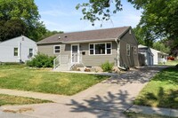 Building Photo - $1,895 | 2 Bedroom, 2 Bathroom House | Pet...