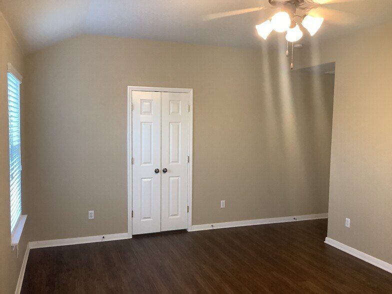 Building Photo - 3800 Veiled Falls Dr