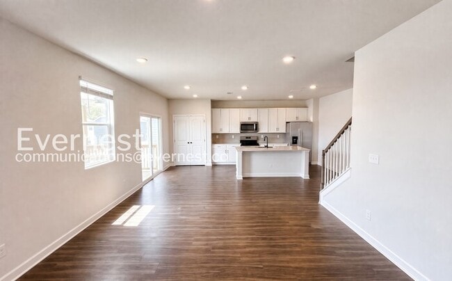 Building Photo - 4 Bed/3 Bath Home with Fenced Yard / Pet-Friendly / Coming Soon!