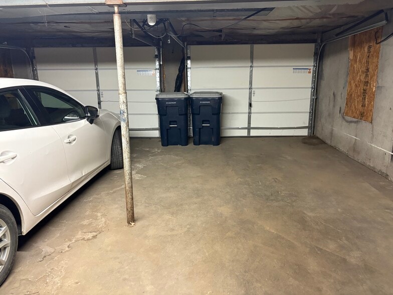 Garage - 5713 Norledge Ave