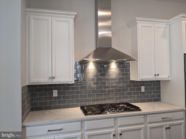 Building Photo - 30 Hamilton Dr