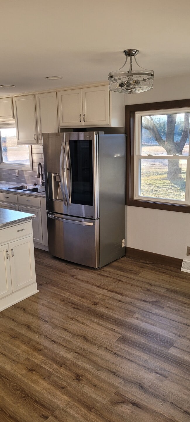 Building Photo - 9333 Skyline Dr