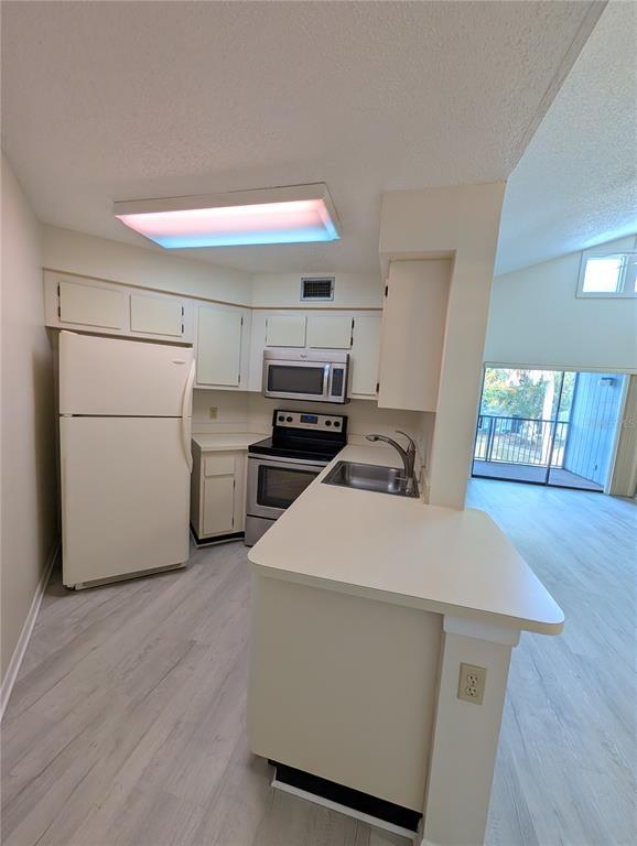 Building Photo - 3959 Atrium Dr