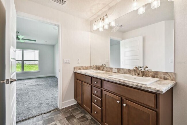 Building Photo - 360 Cimarron Ct