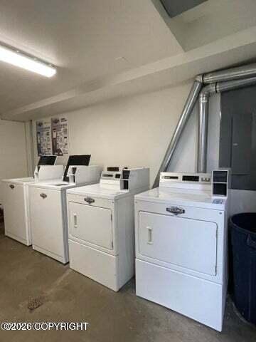 Building Photo - 3903 Iowa Dr