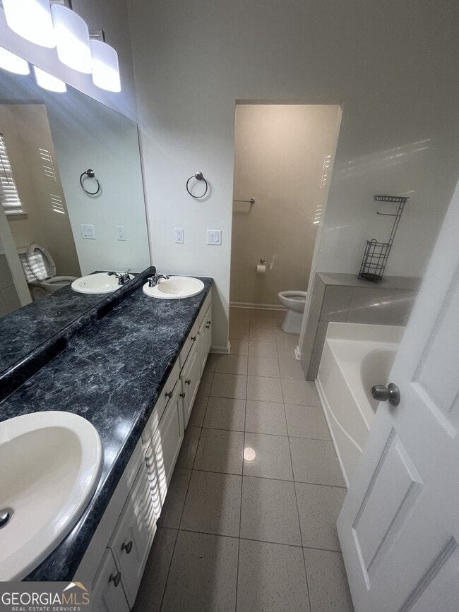 Building Photo - 530 Oxford Ridge