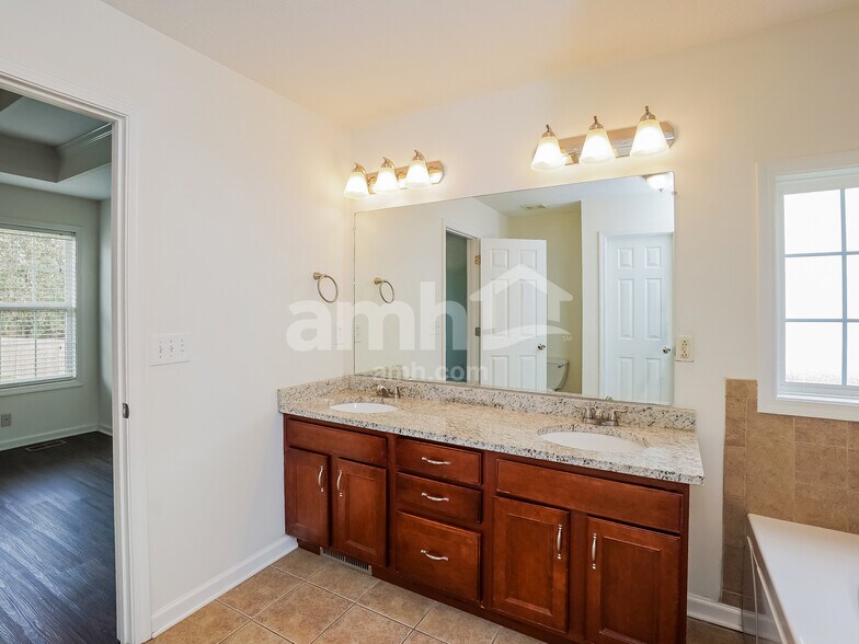 Building Photo - 1257 Apple Blossom Rd