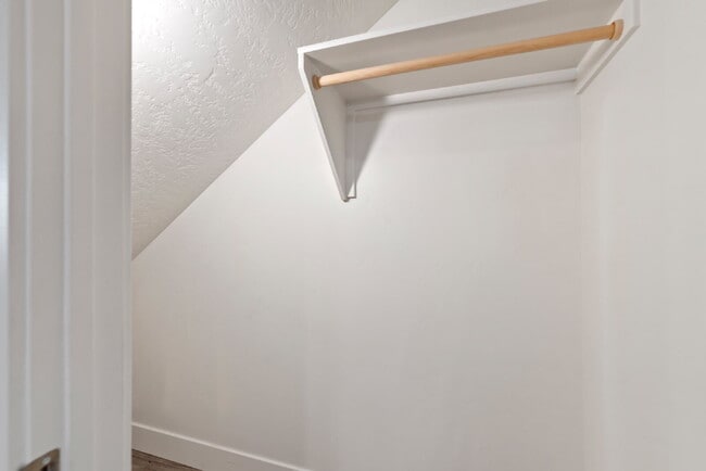 Building Photo - "Discover Comfort & Style: Spacious 3-Bed,...