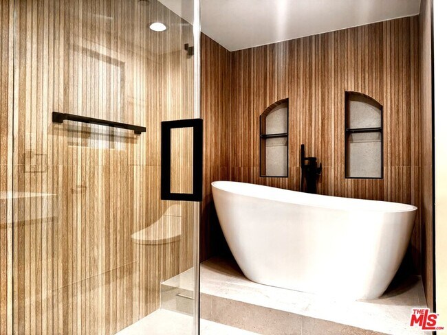 Building Photo - 1146 Hacienda Pl